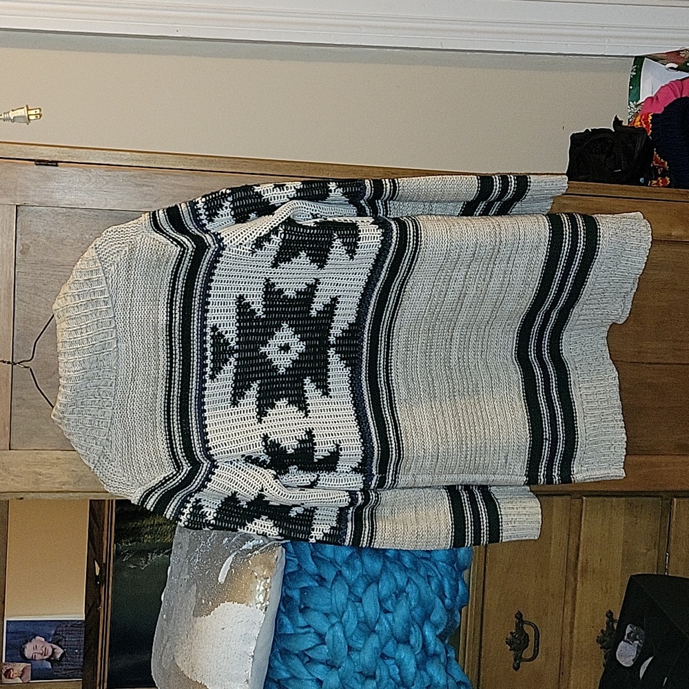 XS Warehouse One sweater